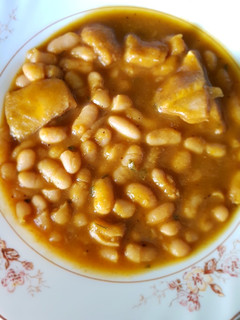 Una foto de Alubias blancas con bacalao en olla rápida