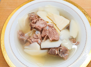 古早味～綠竹筍排骨湯 的食譜成品照片