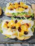 Tosta de bacalao ahumado con naranja