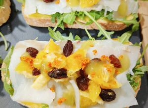 Foto principal de Tosta de bacalao ahumado con naranja