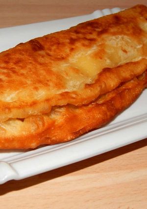 Töltött lángos recept fotója