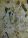 Crema de ajoporro y tocineta para pasta
