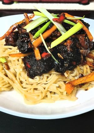 A picture of Asian Chilli & Garlic king prawns in a stir fry Sauce. 🥰.