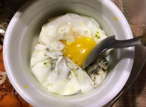 Una foto de HUEVO POCHÉ o ESCALFADO en bolsita de plástico🥚
