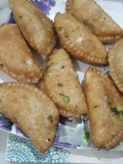 मावे की गुजिया (mawe ki gujiya recipe in Hindi) रेसिपी मुख्य फोटो