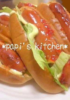 A picture of Sweet Chili Simple Hot Dog.