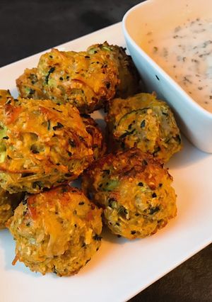 Une photo de Boulettes de courgettes, carottes, curcuma, flocons d’avoine