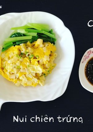 Hình của món Nui chiên trứng cải ngọt.