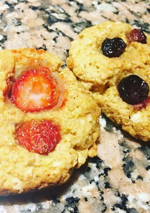 Una foto de Galletas de NESTUM® con arándanos y frutillas