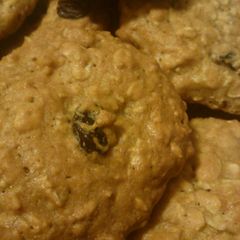 A picture of Oatmeal raisin cookies.