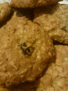 A picture of Oatmeal raisin cookies.