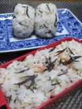 Salmon Flake and Hijiki Rice Balls for One
