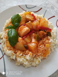 Édes, savanyú, pikáns csirke, párolt rizzsel recept fotója