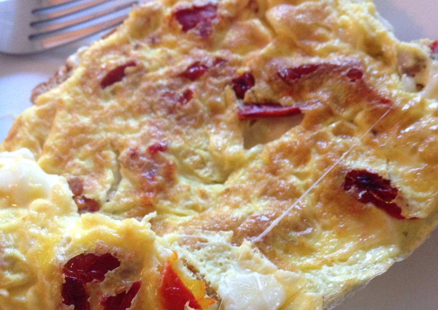 Easy Sundried Tomato & Gruyere Omelet Recipe by Bill Daniels Cookpad