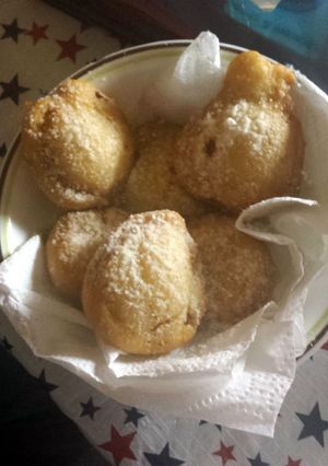 A picture of Fried Oreos;.