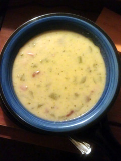 A picture of potato ham and leek soup.