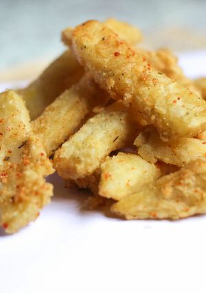 A picture of Crispy Potato Fries with Spicy Seasoning.