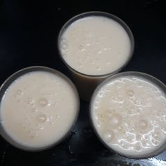 A picture of Muskmelon banana smoothie.