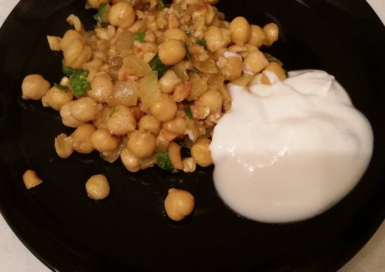 Homemade Chickpea Curry with Cashews
