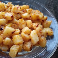 A picture of Hot and spicy aloo chaat:.