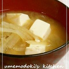 A picture of Julienned Daikon Radish & Silken Tofu Miso Soup.