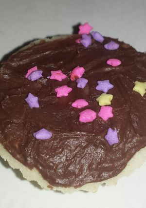 A picture of Dark chocolate frosting.