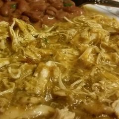 A picture of Chile Verde sauce.
