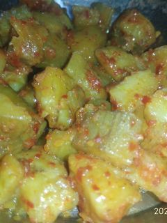 कच्चे केले की सूखी सब्जी(kacche kele ki sukhi subzi recipe in hindi) रेसिपी मुख्य फोटो
