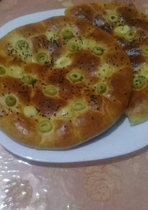 صورة لوصفة خبز بالزيتون والجبن