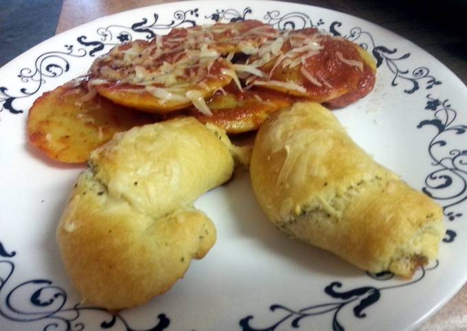 Recipe of Any-night-of-the-week Garlic Parmesan Rolls