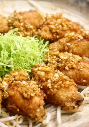 A picture of Yu Lin Chi with Chicken Wings.