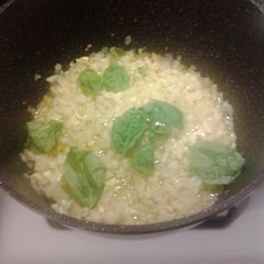 A picture of Nanny Annes' Bronx Pasta Sauce [classic spaghetti sauce].