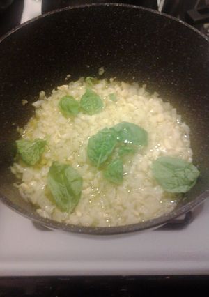 A picture of Nanny Annes' Bronx Pasta Sauce [classic spaghetti sauce].