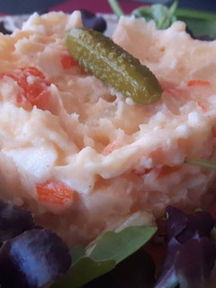 Una foto de Ensaladilla de patata y surimi