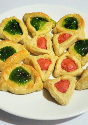 A picture of Hamantanschen Cookies.