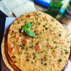A picture of Cheesy Herbed Khakhra.