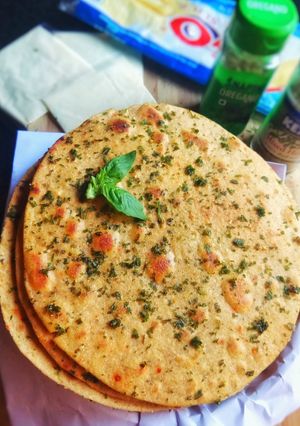 A picture of Cheesy Herbed Khakhra.