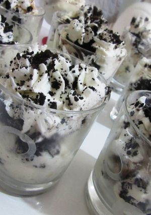 O poză a rețetei Cremole cu biscuiti Oreo -la pahar.
