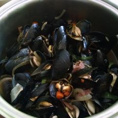 A picture of Asian Steam Mussels.