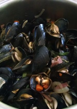 A picture of Asian Steam Mussels.