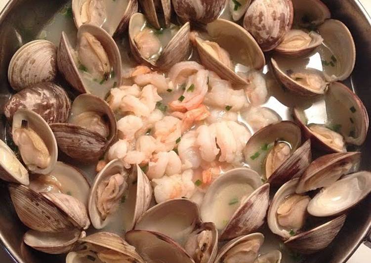 Recipe of Perfect Sautéed Clams &amp; Shrimp