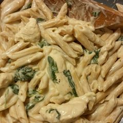 A picture of Chicken & Spinach Alfredo.