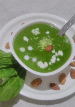 A picture of Creamy spinach almond soup.