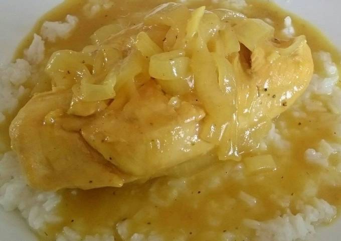 CHICKEN WITH MUSTARD SAUCE ON A BED OF WHITE RICE