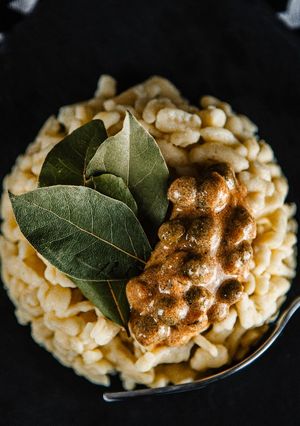 Tejfölös zöldborsópörkölt (rizslisztes) galuskával recept fotója