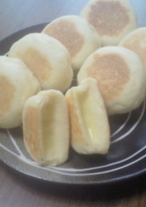 A picture of Chewy Cheese Kulcha.