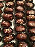 Kurma coklat isi keju