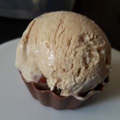 A picture of Coffee Roasted Almonds ice cream.
