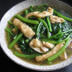 A picture of Simmered Edible Chrysanthemum & Abura-age.