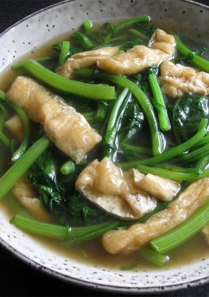 A picture of Simmered Edible Chrysanthemum & Abura-age.